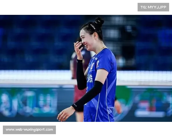 “终场铃声响起，鹿智博拥抱对手泪别擂台”